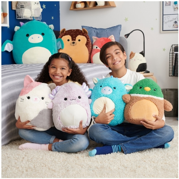 10" Valentine's Day Cat Holding a Heart EXCLUSIVE "Hug Mee" Squishmallow - Picture 11 of 13